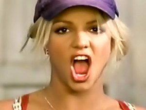 Singer actrice Britney Spears draagt ​​verleidelijke outfit op haar film