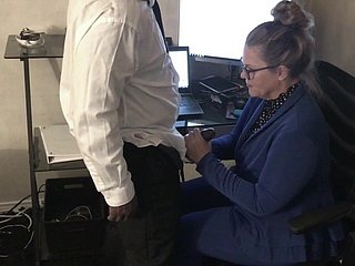 Maturi ufficio Slut Trucchi con il nero dei dipendenti sul lavoro