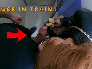 Nymphomaniac getrouwde vrouw zuigt onbekende kerel in de trein!