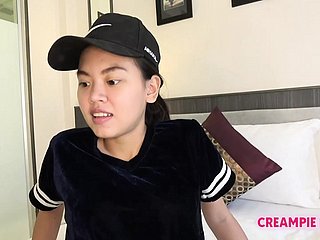 Tajska dziewczyna przyciąga bobra i booby kremowa