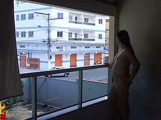 A depress esposa le gusta mostrar su cuerpo desnudo para todo el vecindario ver