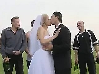 Foda pública da noiva depois polish off casamento