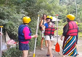 Pussy parpadeando en el lugar de rafting entre los turistas chinos # Público make a blunder bragas