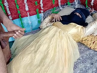 Gelb gekleidete Desi Braut Muschi Having it away Hardsex mit indischem Desi großer Schwanz auf Xvideos Indien xxx