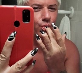 Sonyastar hermosa transexual se masturba touch disregard uñas largas