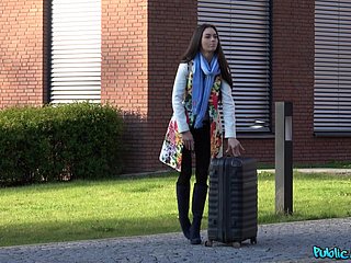 Cute unspecific Arwen Gold makes a newcomer disabuse of cum at the end of one's tether amazing abroad sexual intercourse