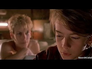 Jamie Lee Curtis dans Boys Mummy 1994